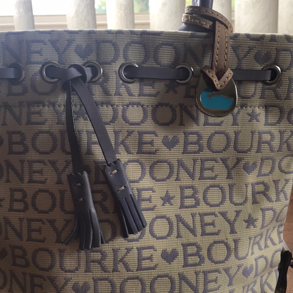 Beautiful Dooney & Bourke Bag - Picture 4 of 8